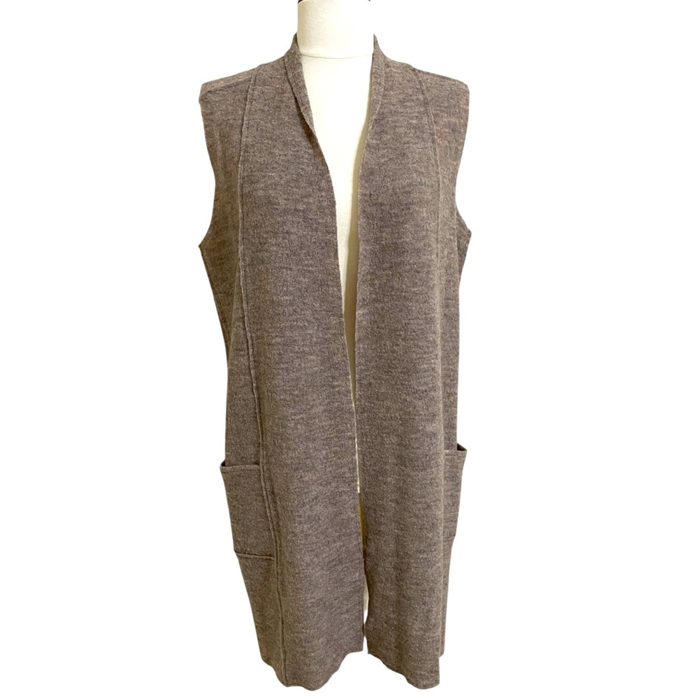 ST. TROPEZ Classic Tan Cream 100% Merino Wool Long Sleeveless Knit Cardi Vest